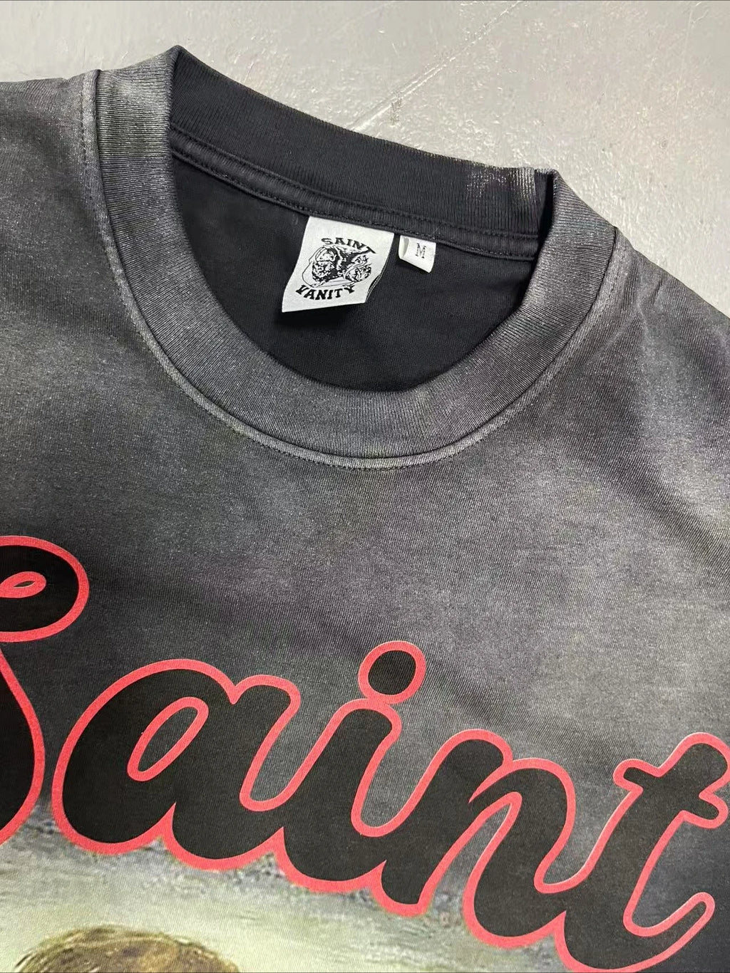 SAINT VANITY Global GIRL2  Comfortable short-sleeved T-shirt made of pure cotton with hand-distressed and washed finish.