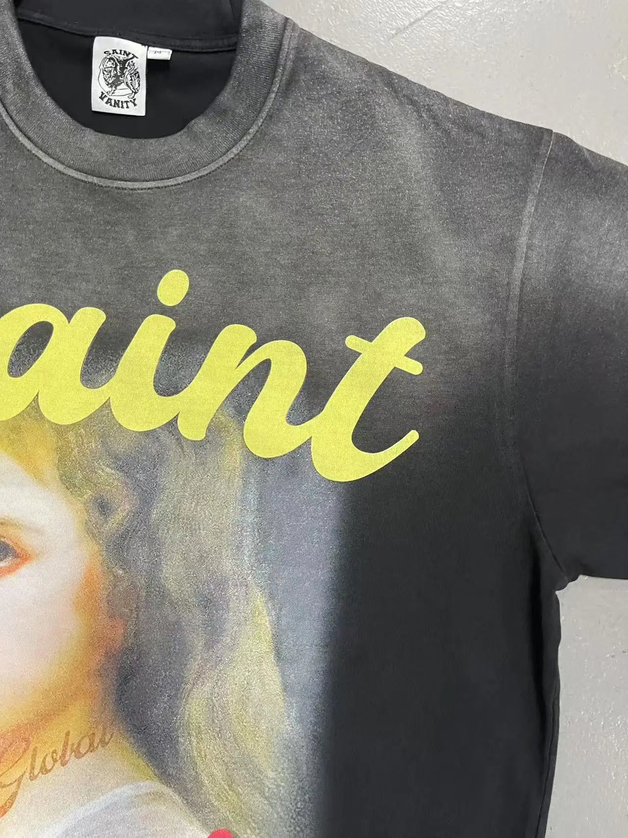 SAINT VANITY Global GIRL Comfortable short-sleeved T-shirt made of pure cotton with hand-distressed and washed finish.