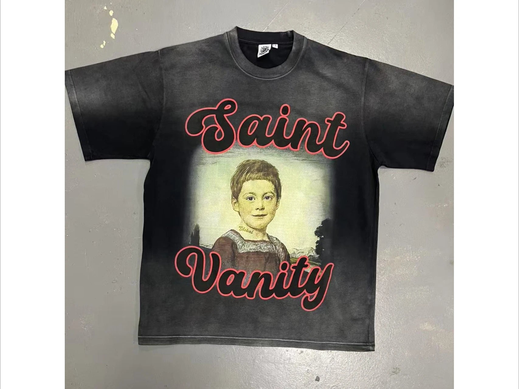 SAINT VANITY Global GIRL2  Comfortable short-sleeved T-shirt made of pure cotton with hand-distressed and washed finish.