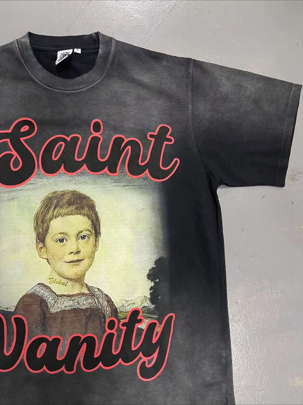 SAINT VANITY Global GIRL2  Comfortable short-sleeved T-shirt made of pure cotton with hand-distressed and washed finish.