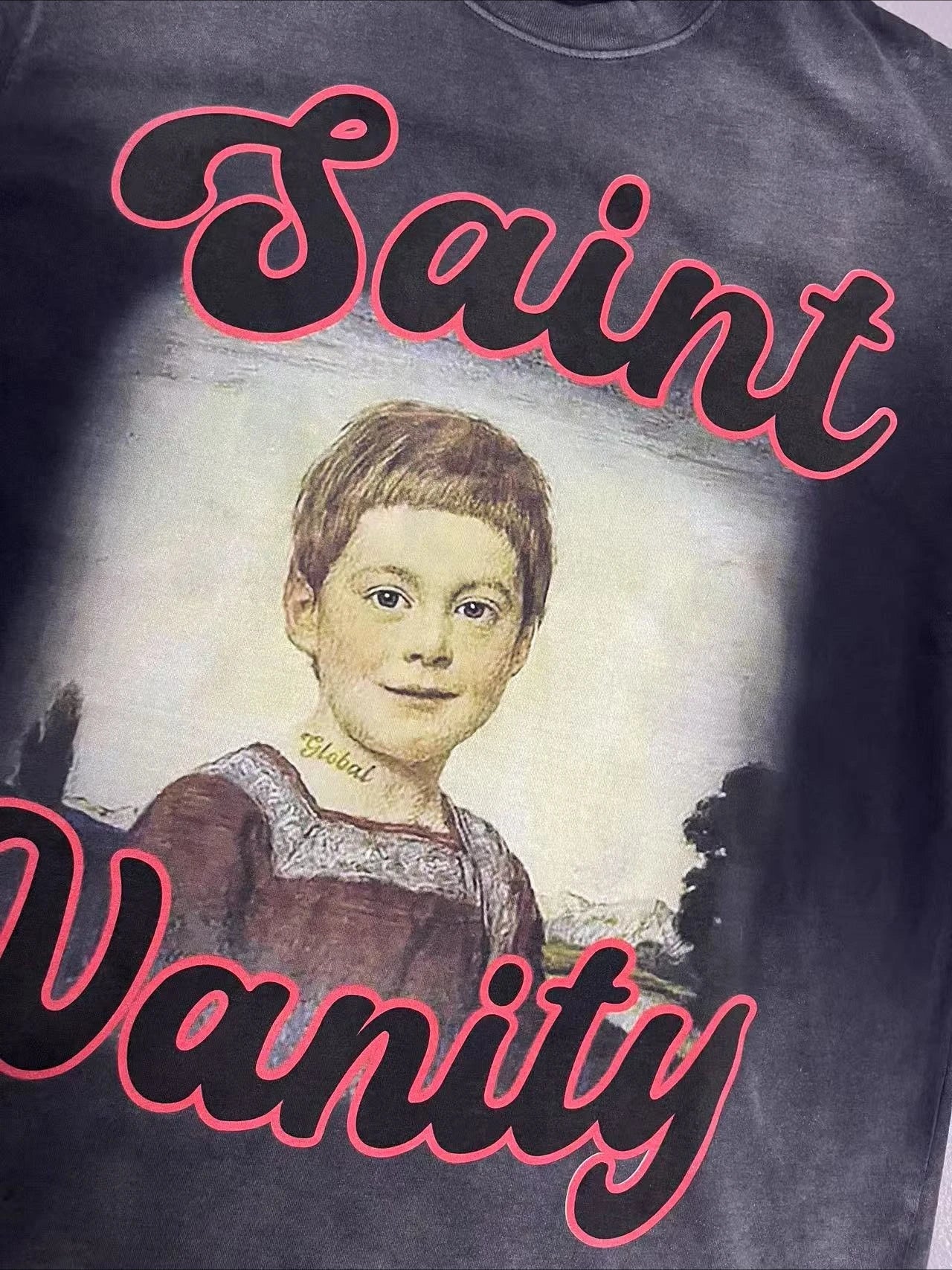 SAINT VANITY Global GIRL2  Comfortable short-sleeved T-shirt made of pure cotton with hand-distressed and washed finish.