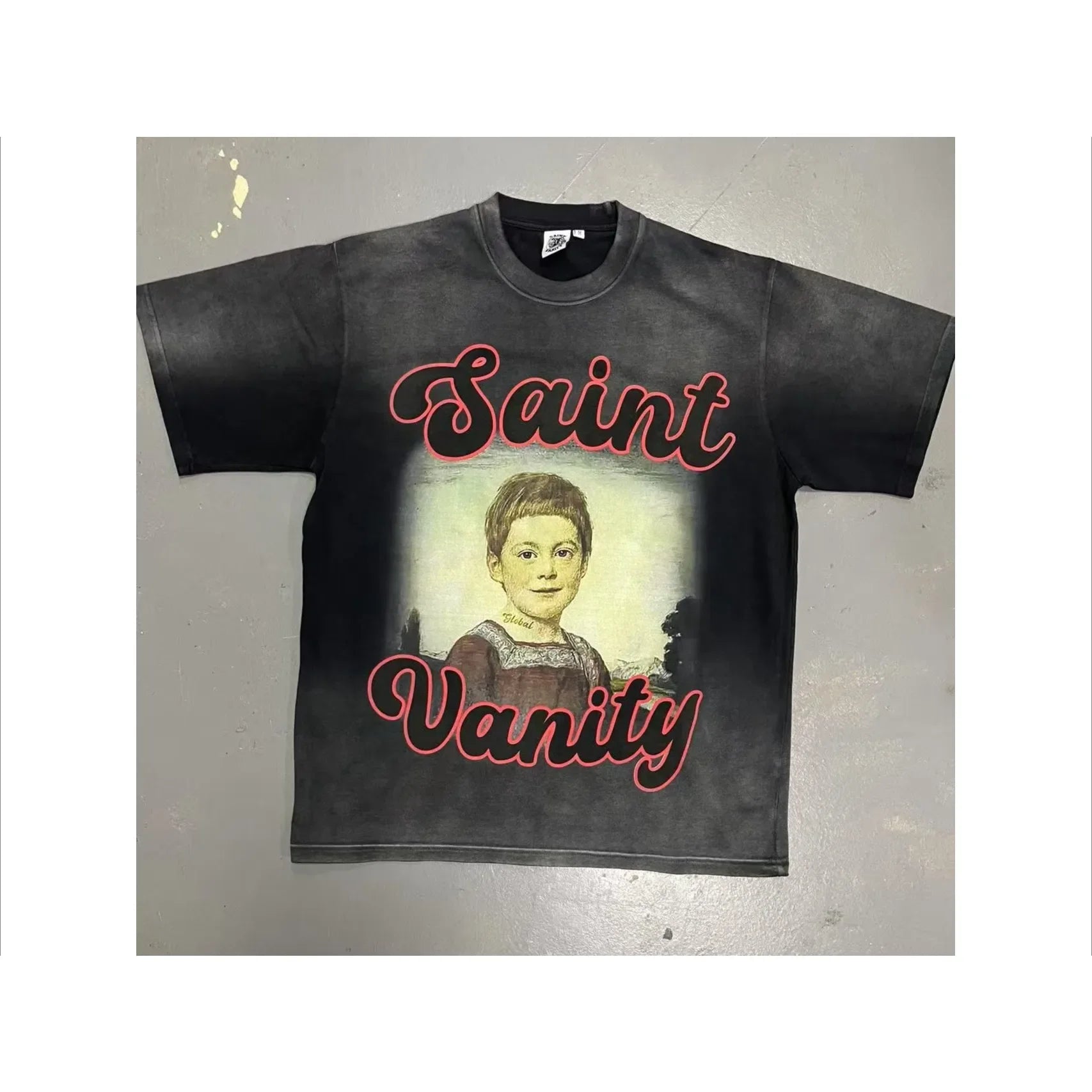 SAINT VANITY Global GIRL2  Comfortable short-sleeved T-shirt made of pure cotton with hand-distressed and washed finish.